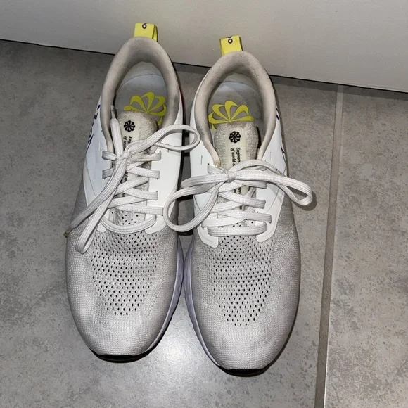 Nike React Sneakers 💖 - Picture 3 of 6